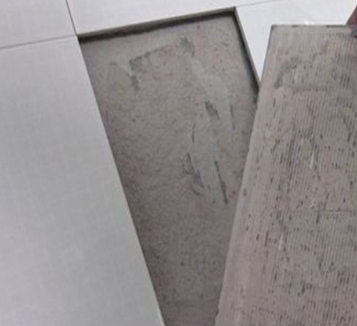 丰泽瓷砖空鼓维修公司分享瓷砖铺贴时如果打浆（即涂抹在瓷砖背面和基层上的砂浆或瓷砖胶）过少，会带来以下问题